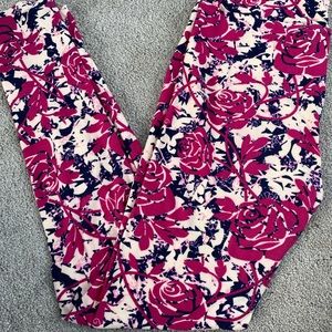 Magenta roses 🌹 leggings